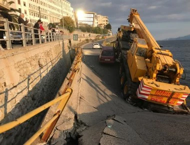 Πανικός στην Καβάλα: Κατέρρευσε γέφυρα -Εγκλωβίστηκαν οδηγοί [βίντεο, φωτό]